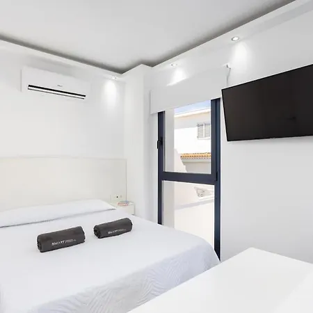 Apartman La Caleta With *
