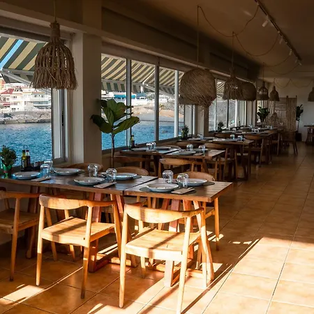 Apartman La Caleta With *